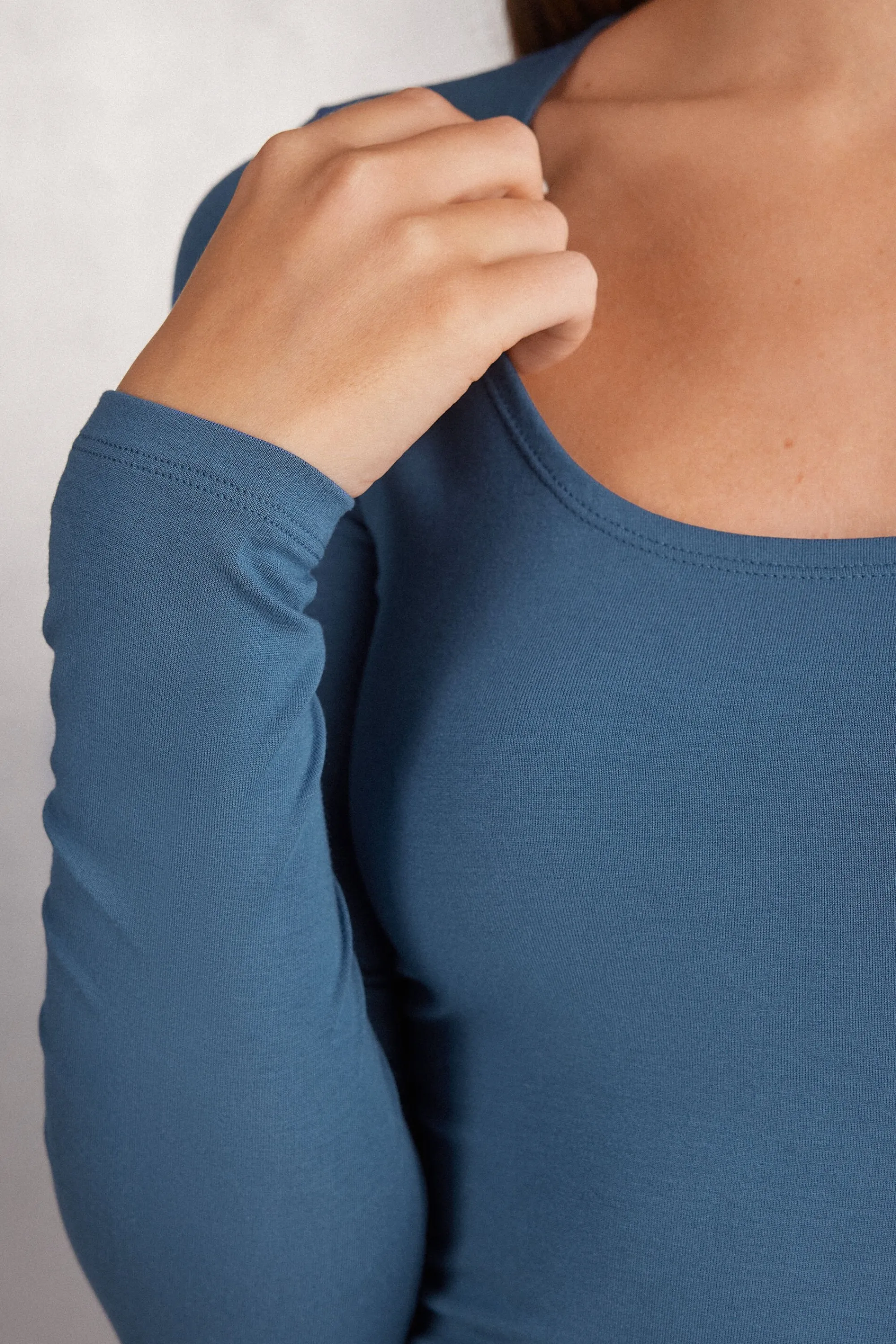 Intimissimi Maglia a Manica Lunga con Scollo a Madonna in Micromodal