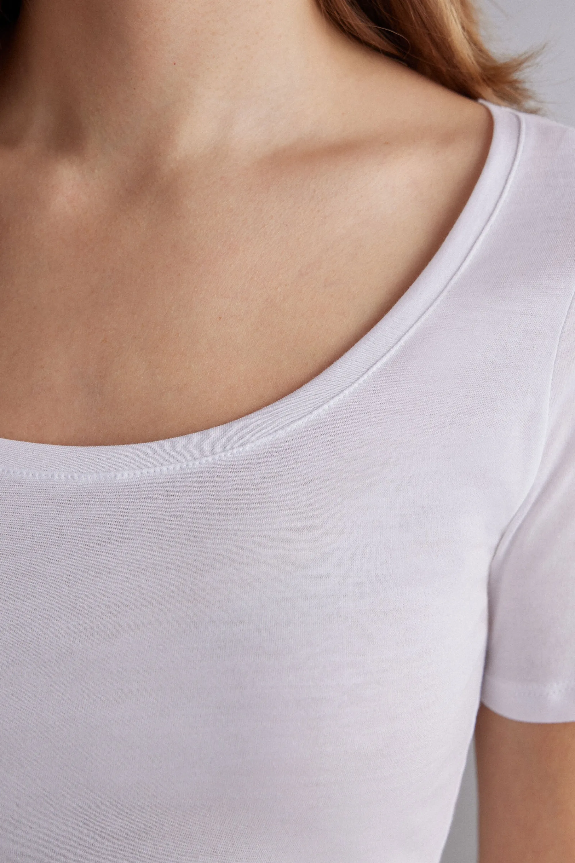 Intimissimi Maglia Manica Corta con Scollo a Madonna in Cotone Ultrafresh