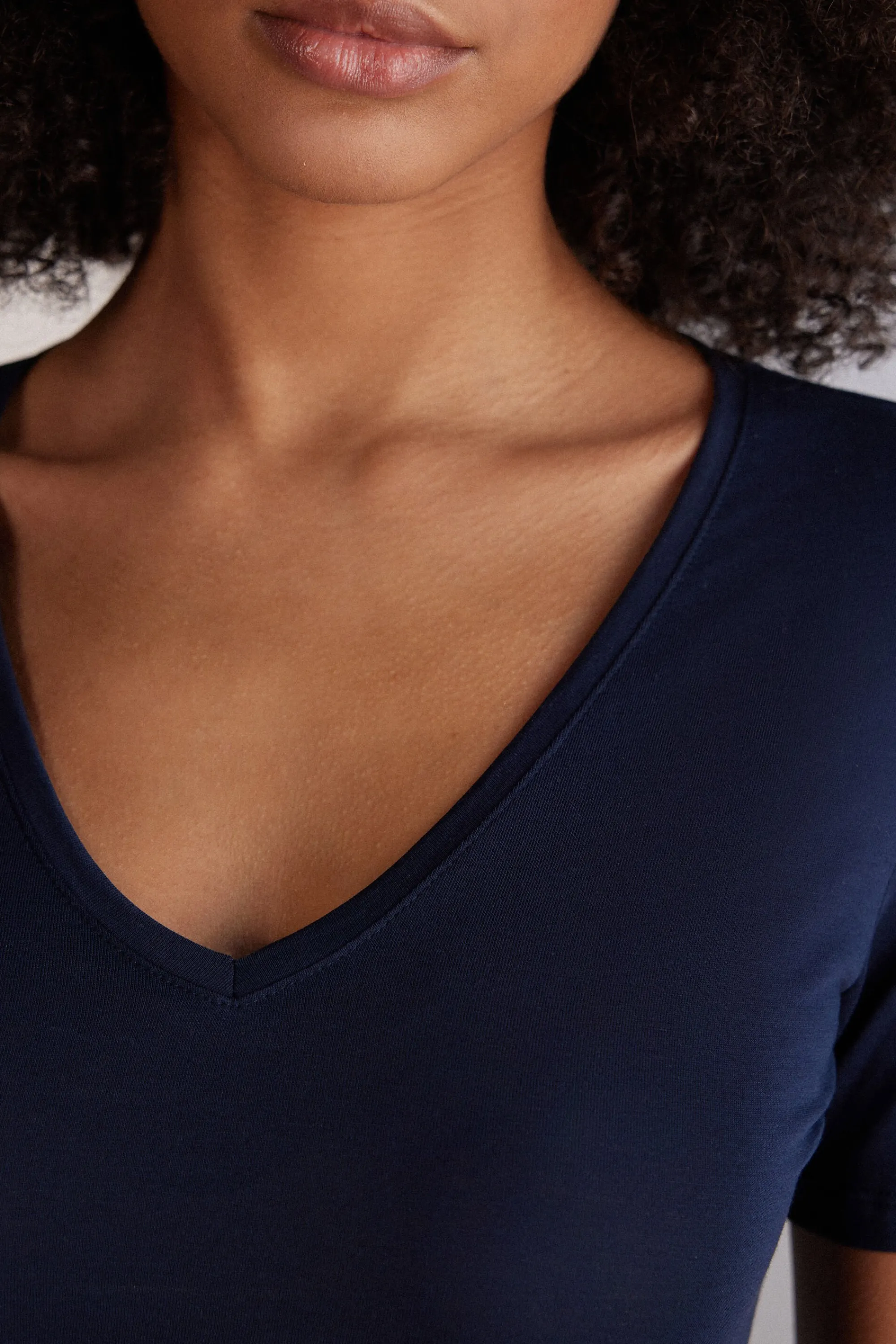Intimissimi Maglia Manica Corta con Scollo a V in Cotone Ultrafresh