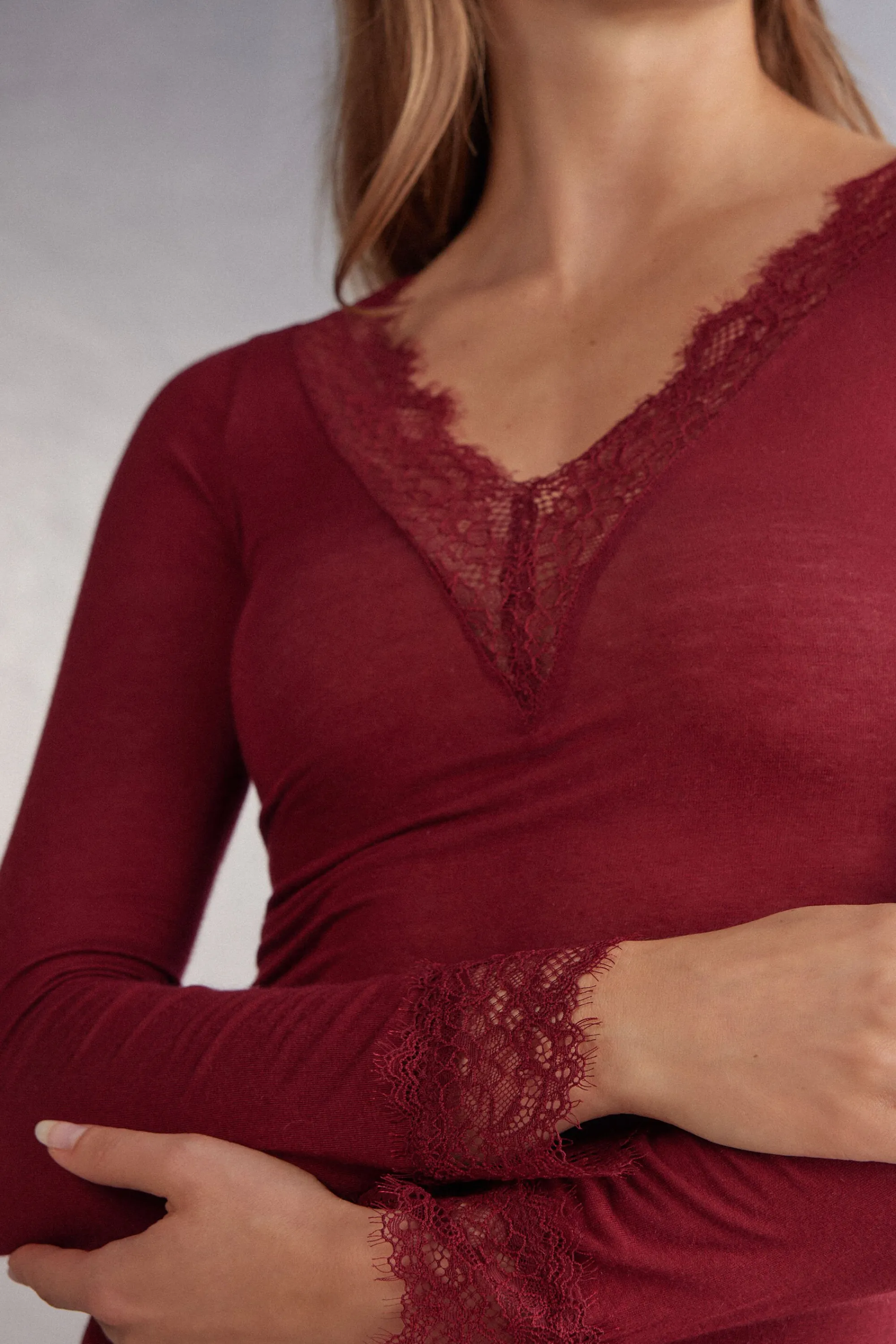 Intimissimi Maglia scollo a V in Modal Cashmere Ultralight e Pizzo