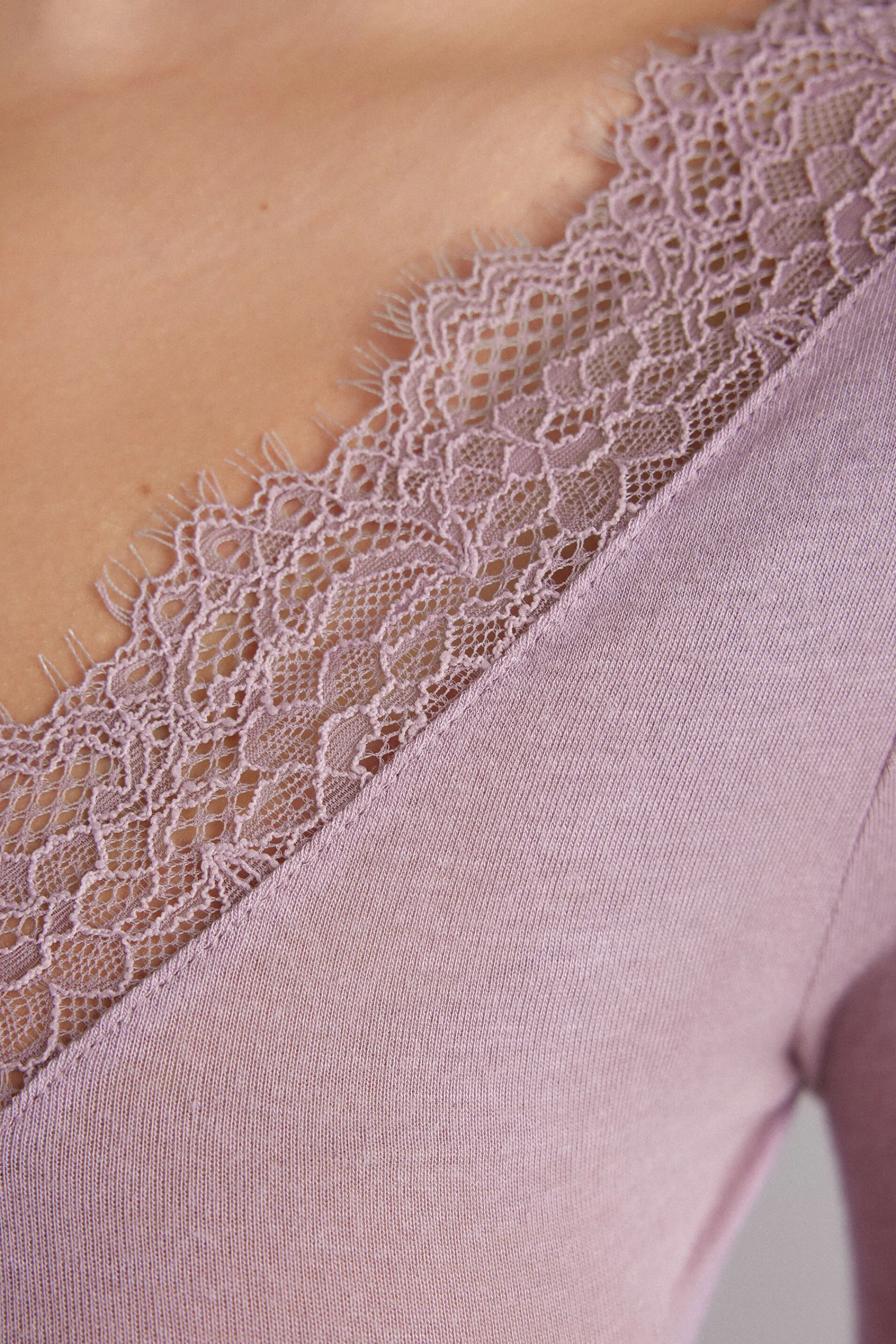 Intimissimi Maglia scollo a V in Modal Cashmere Ultralight e Pizzo