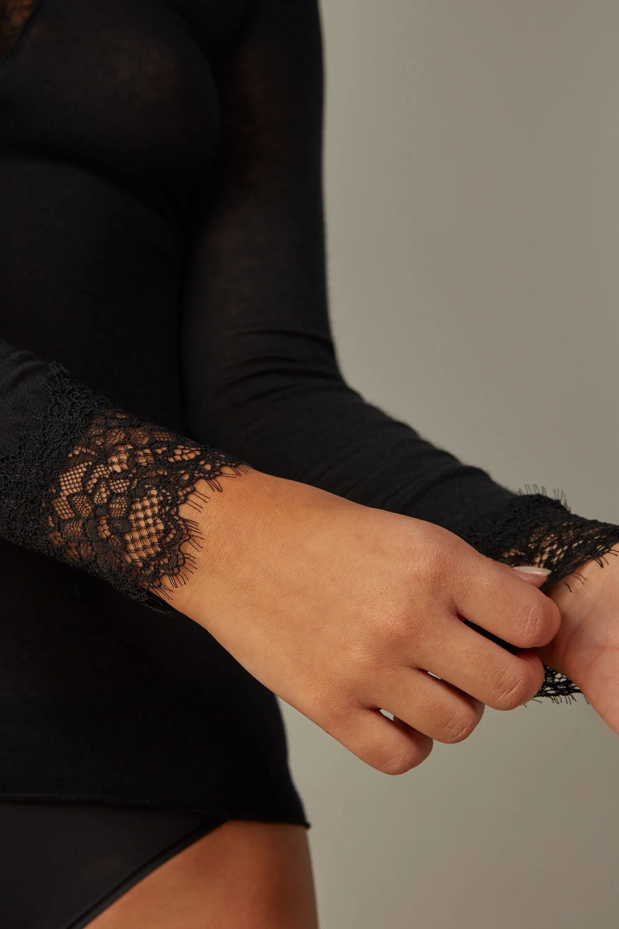 Intimissimi Maglia scollo a V in Modal Cashmere Ultralight e Pizzo