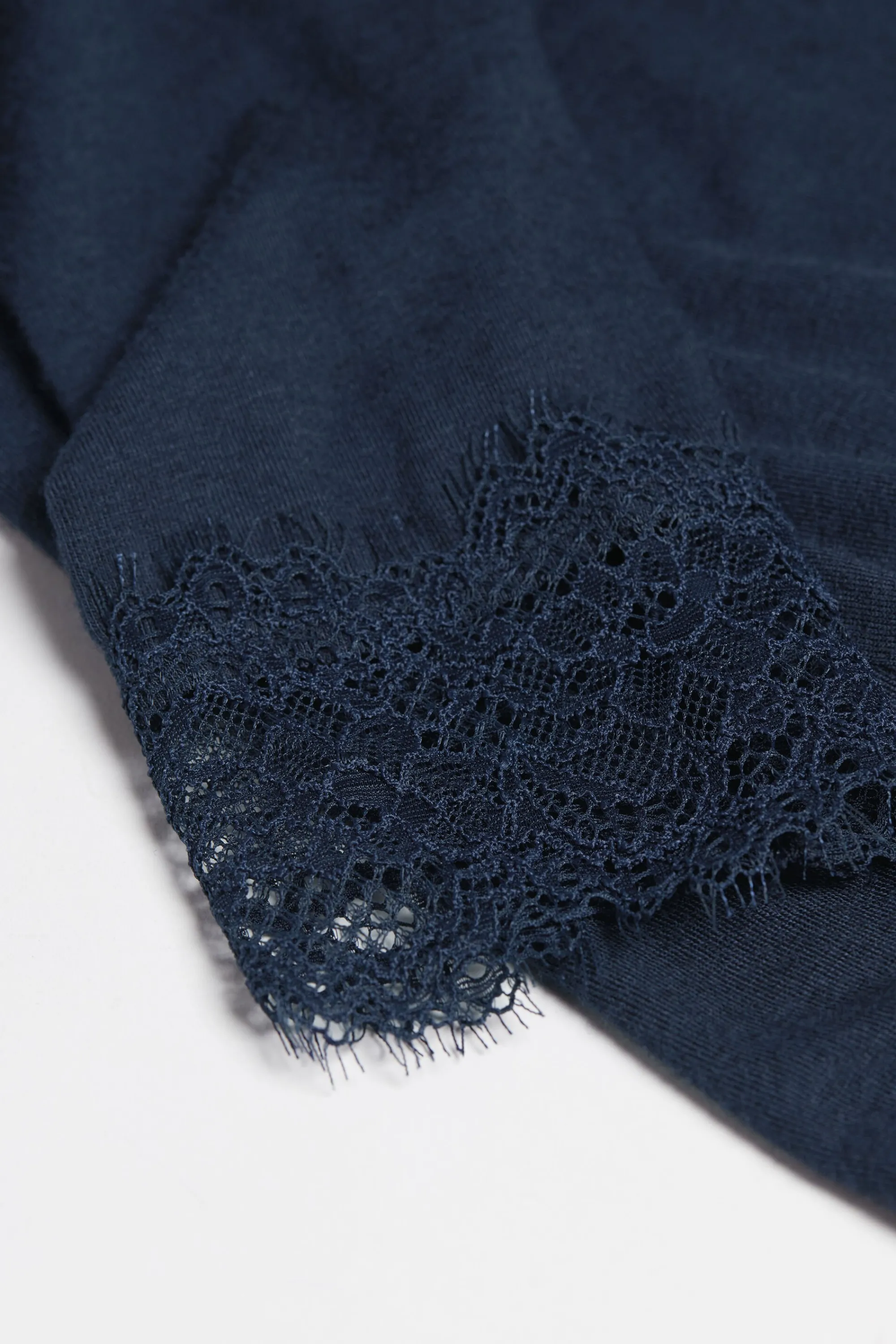 Intimissimi Maglia scollo a V in Modal Cashmere Ultralight e Pizzo