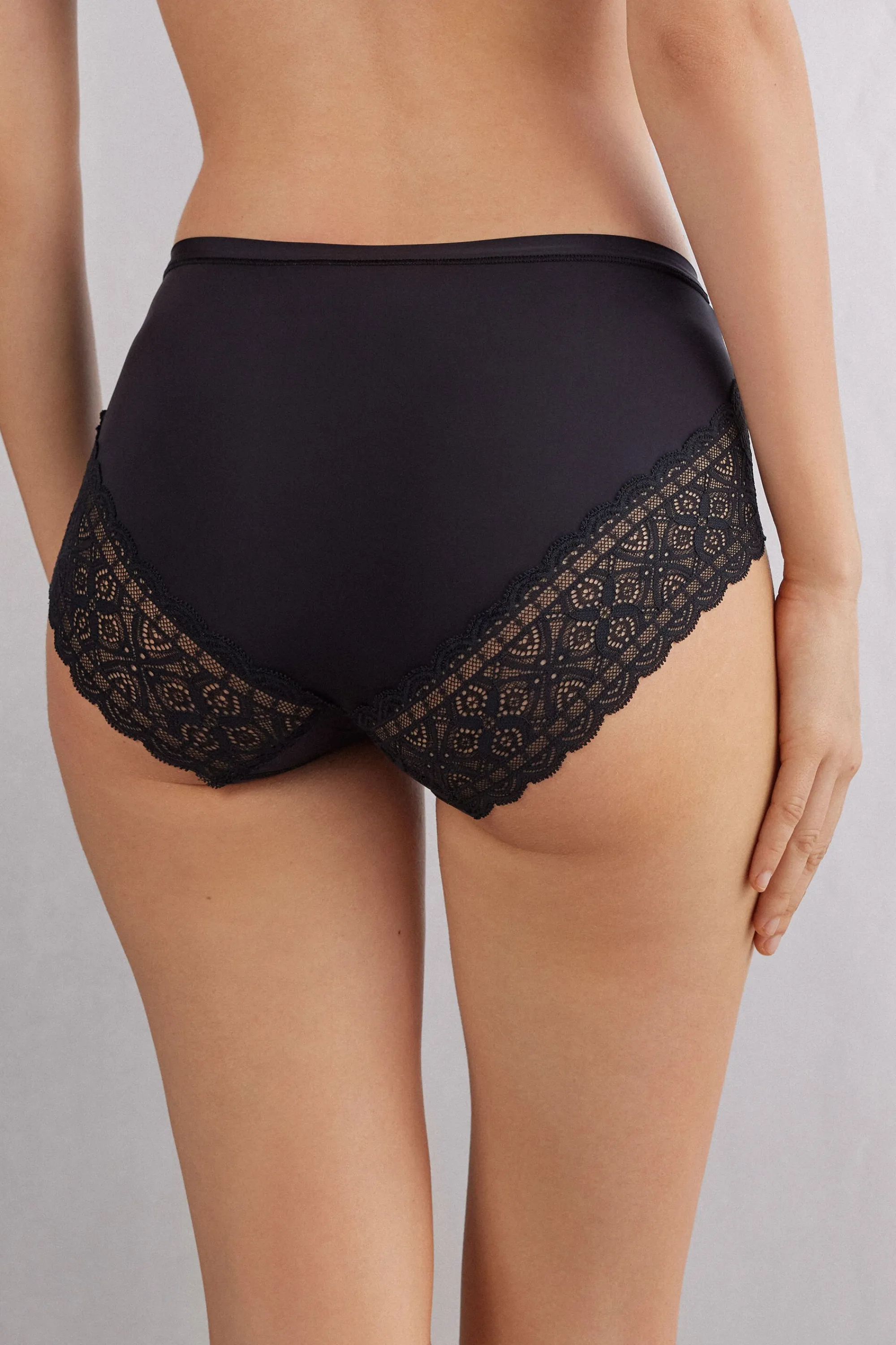 Intimissimi Slip Vita Alta in Microfibra Ultralight e Pizzo