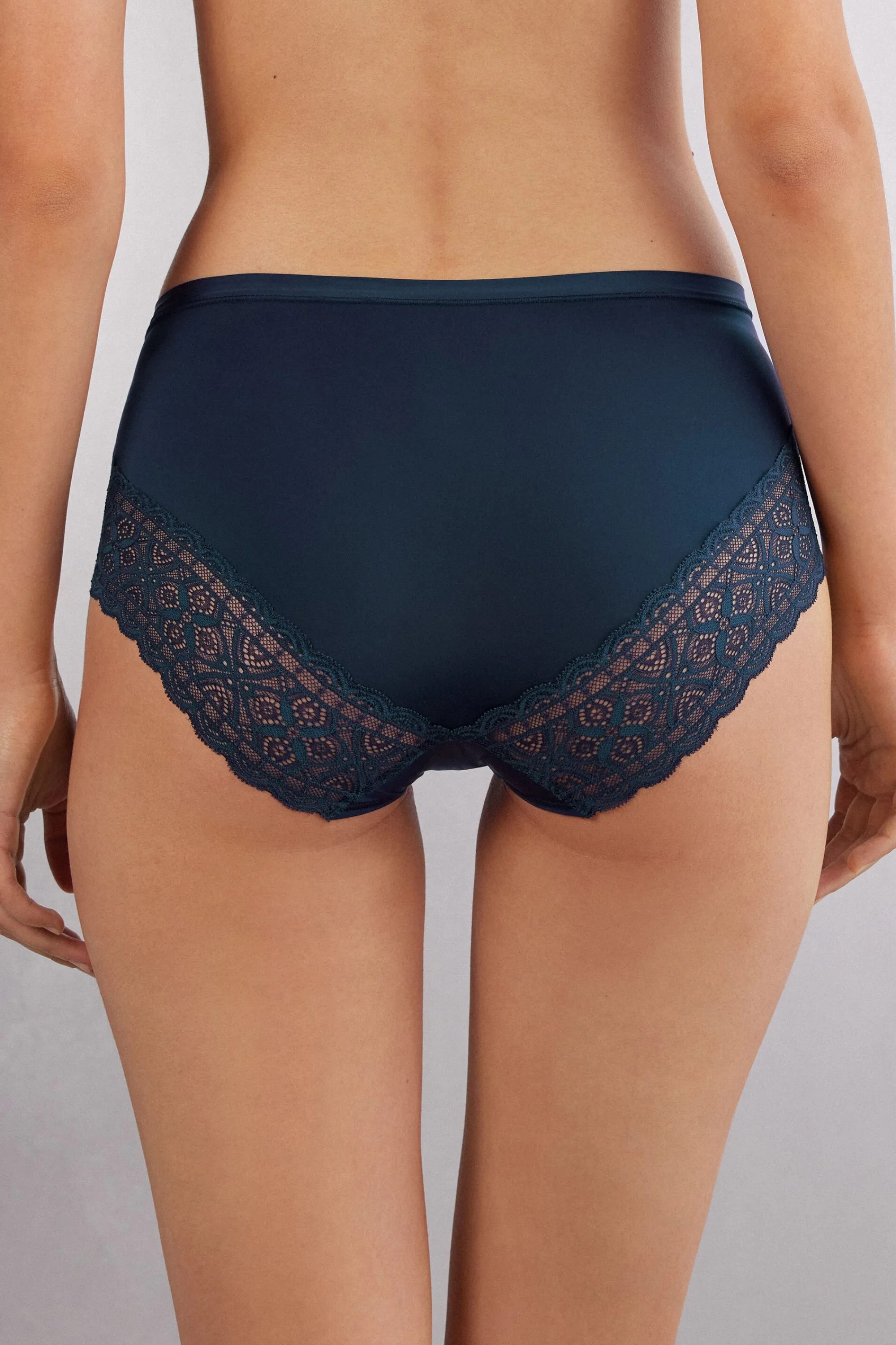 Intimissimi Slip Vita Alta in Microfibra Ultralight e Pizzo