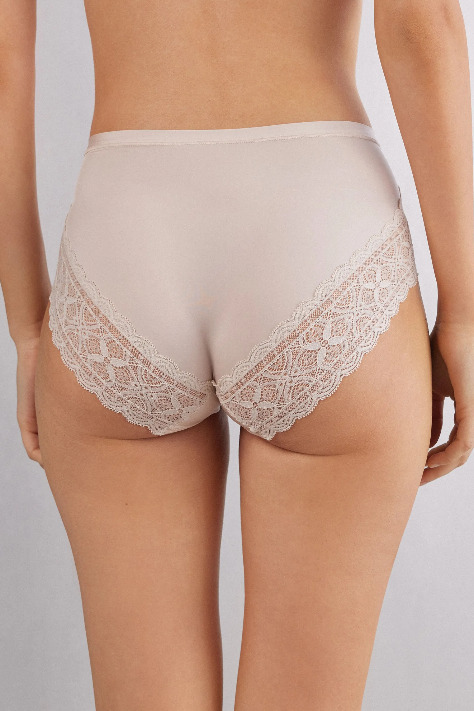 Intimissimi Slip Vita Alta in Microfibra Ultralight e Pizzo